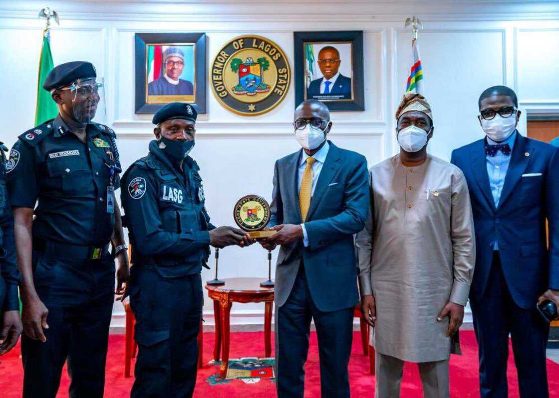 Worthy Example, Nigerian Governor Hails Police Officer Assaulted in Viral Video for Calmness Worthy Example, Nigerian Governor Hails Police Officer Assaulted in Viral Video for Calmness