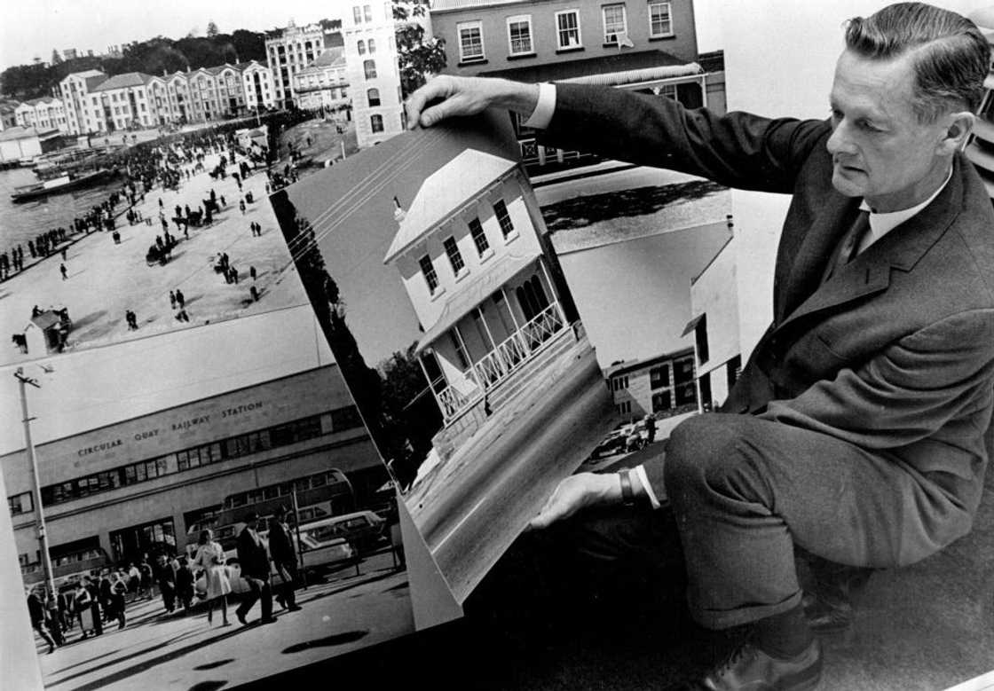 Edmund N. Bacon showing a city plan Edmund N. Bacon showing a city plan