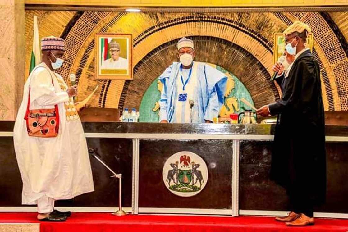 Ganduje ya naɗa sabon kwamishina a jihar Kano
Hoto daga fadar gwamnatin Kano; Basiru Yusuf Shuwaki Ganduje ya naɗa sabon kwamishina a jihar Kano
Hoto daga fadar gwamnatin Kano; Basiru Yusuf Shuwaki