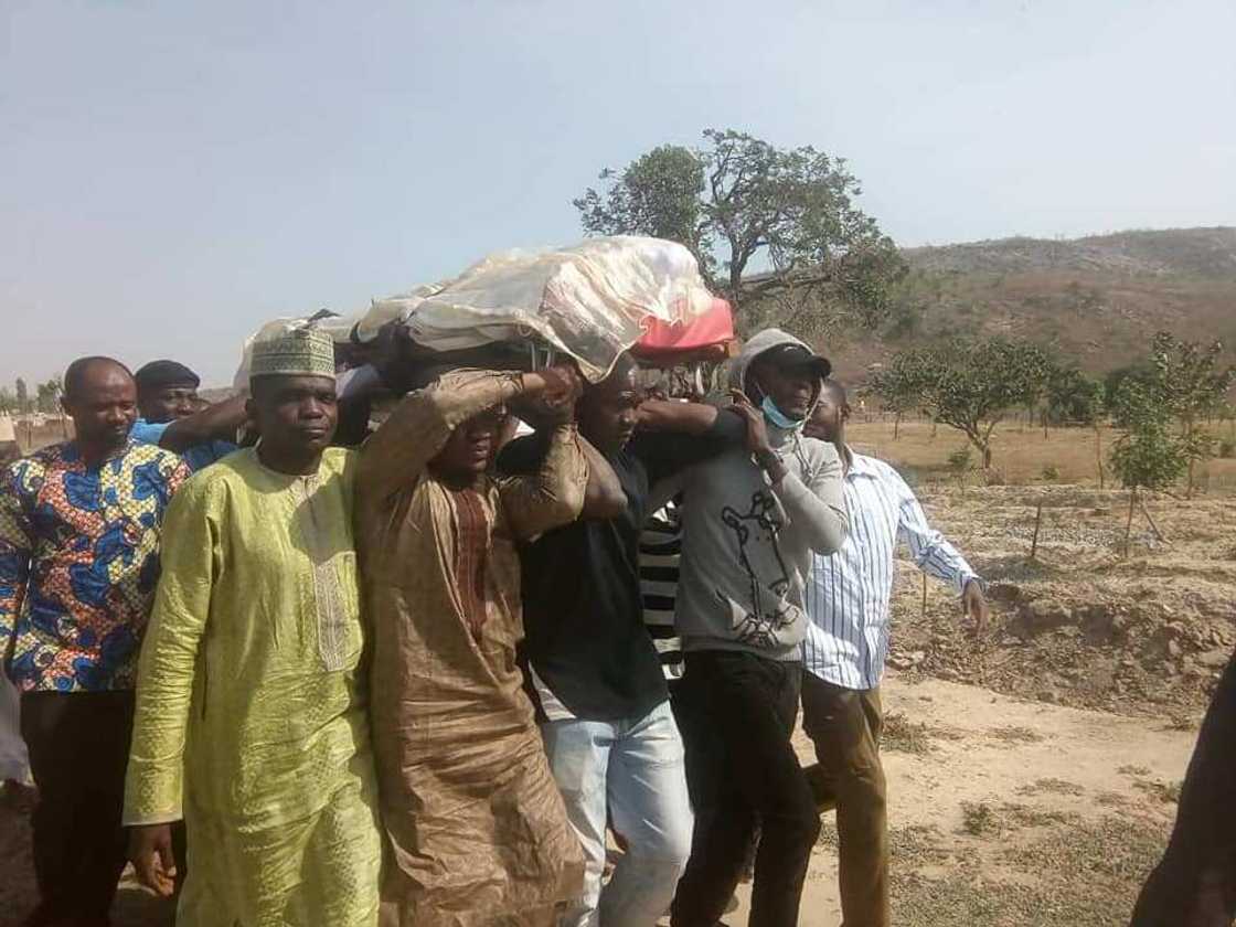 An yi jana'izar arigayiya Aisha Lemu a garin Minna, hotuna An yi jana'izar arigayiya Aisha Lemu a garin Minna, hotuna