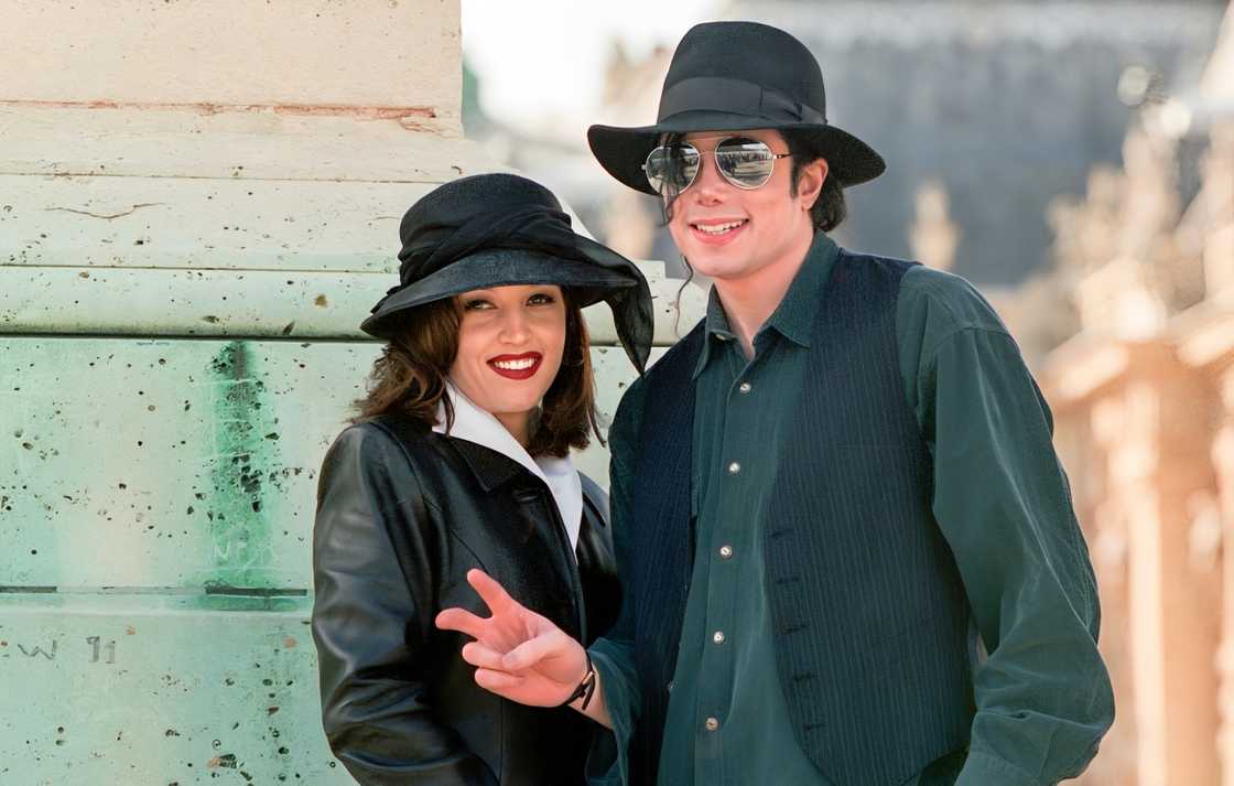 Lisa Marie Presley and Michael Jackson -pose in France Lisa Marie Presley and Michael Jackson -pose in France