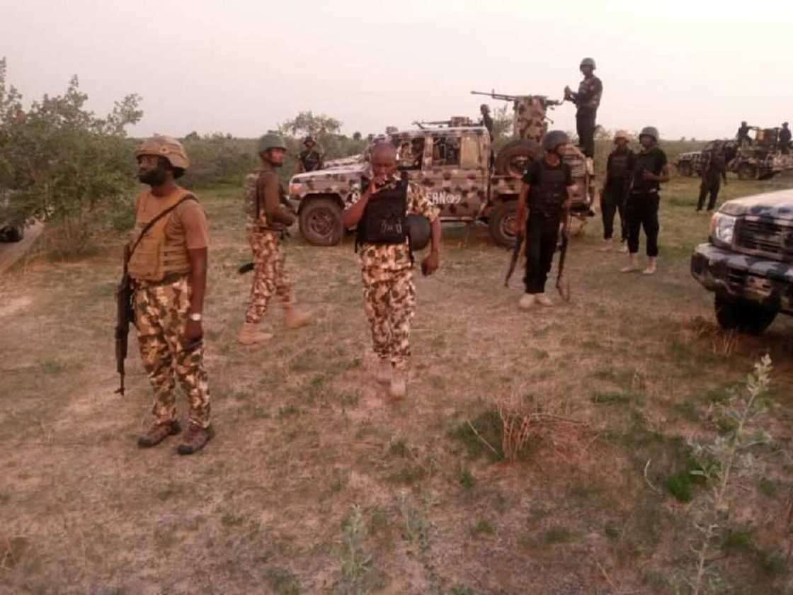 Boko Haram: Sojin Najeriya sun sheke 'yan ta'adda sanye da kayan sojoji a Borno Boko Haram: Sojin Najeriya sun sheke 'yan ta'adda sanye da kayan sojoji a Borno