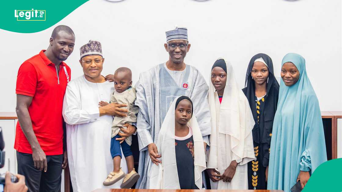 Gwamna Uba Sani ya yi magana yayin da aka ceto yara 4 da 'yan bindiga suka sace a Kaduna Gwamna Uba Sani ya yi magana yayin da aka ceto yara 4 da 'yan bindiga suka sace a Kaduna