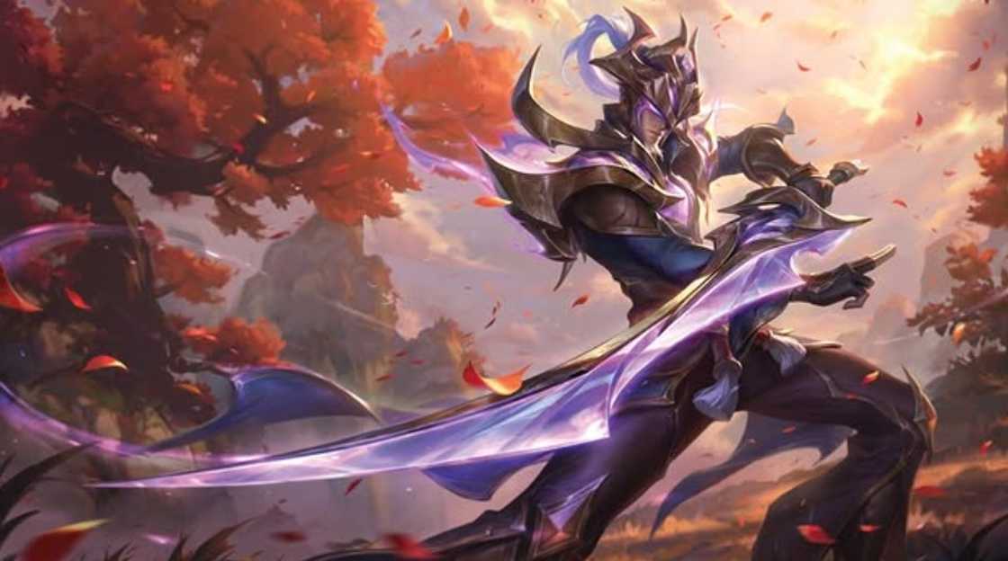 Mater Yi swinging his sword during battle Mater Yi swinging his sword during battle