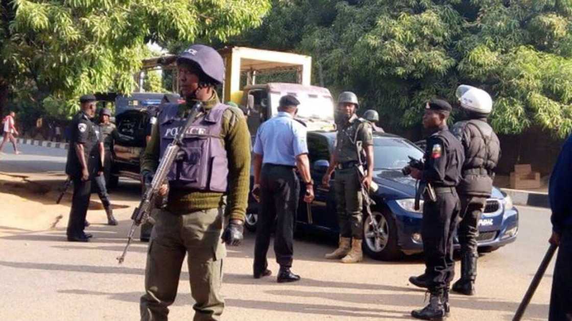 ‘Yan Sanda sun yi ram da wani da kan Bil Adama, N25,000 aka saida domin ayi tsafin kudi ‘Yan Sanda sun yi ram da wani da kan Bil Adama, N25,000 aka saida domin ayi tsafin kudi