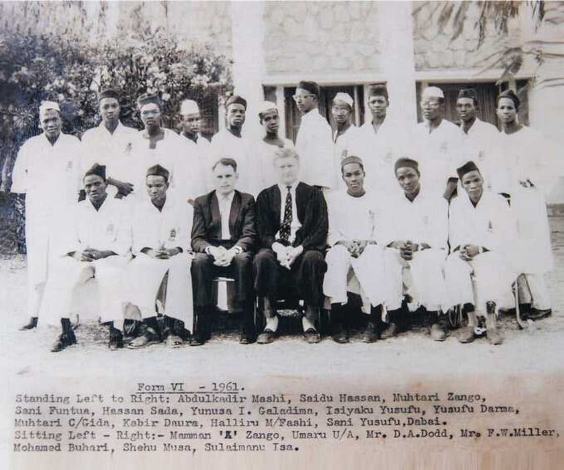 Tsofaffin hotunan makarantar da shugaba Buhari ya kai wa kotun zabe a matsayin shaidar kammala karatunsa Tsofaffin hotunan makarantar da shugaba Buhari ya kai wa kotun zabe a matsayin shaidar kammala karatunsa