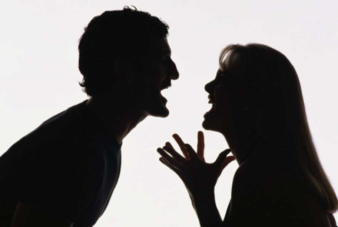 Cire kudi da nayi a asusun bankinka babu izininka hakkina ne - Budurwa ga saurayi Cire kudi da nayi a asusun bankinka babu izininka hakkina ne - Budurwa ga saurayi