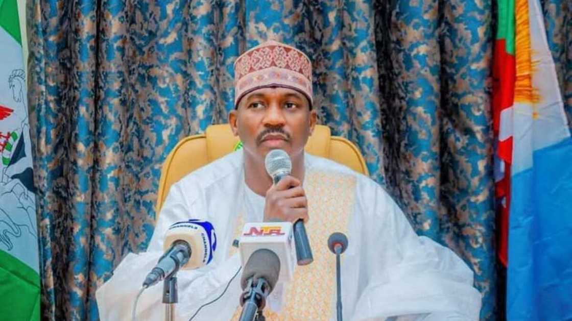 Gwamnan Sokoto ya ba da umarnin biyan ma'aikata albashinsu Gwamnan Sokoto ya ba da umarnin biyan ma'aikata albashinsu