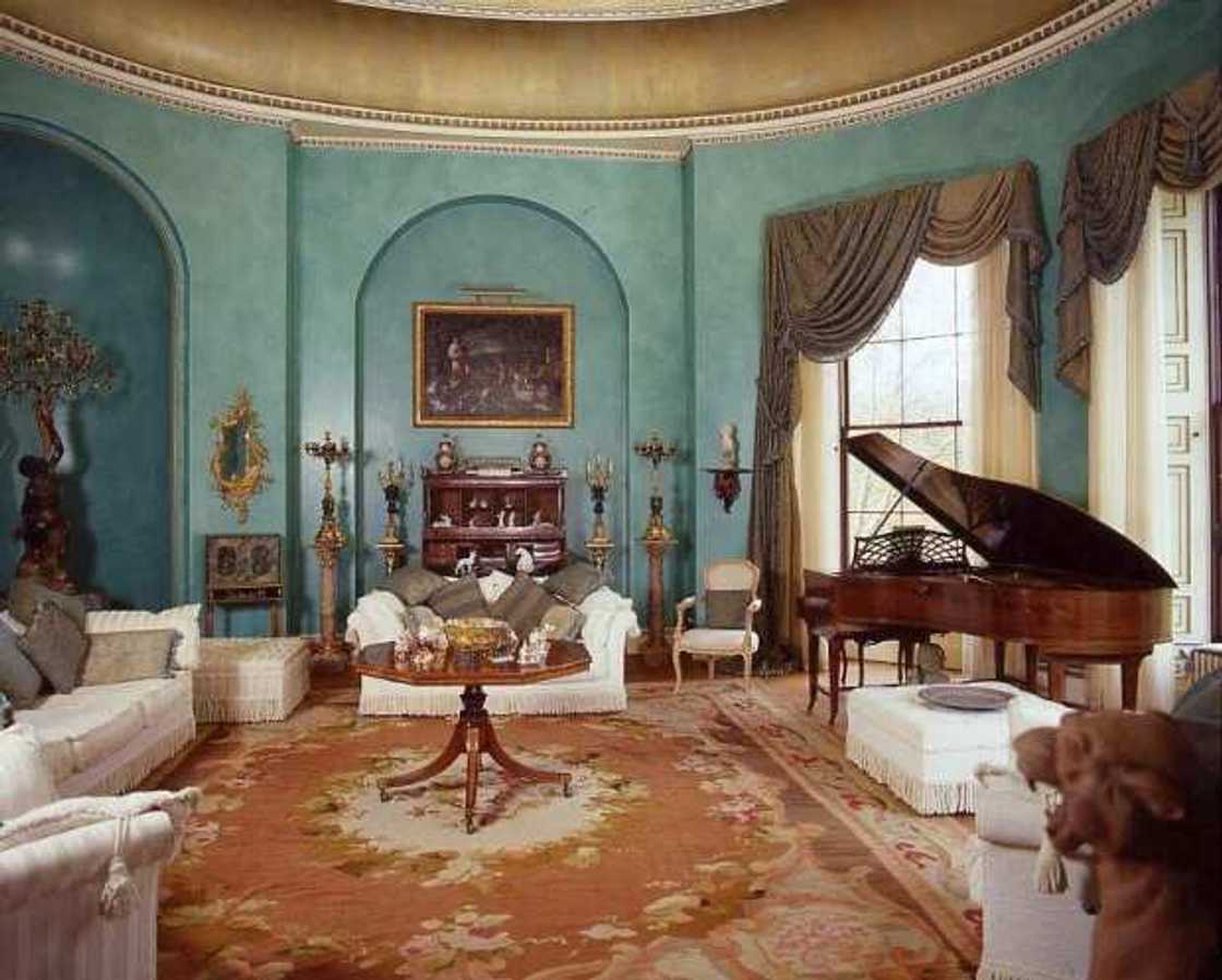 Hotunan cikin gidan hamshakin mai kudin duniya da za a iya cire gidaje 18,000 Hotunan cikin gidan hamshakin mai kudin duniya da za a iya cire gidaje 18,000