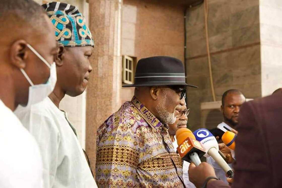 Akeredolu speaking with journalists