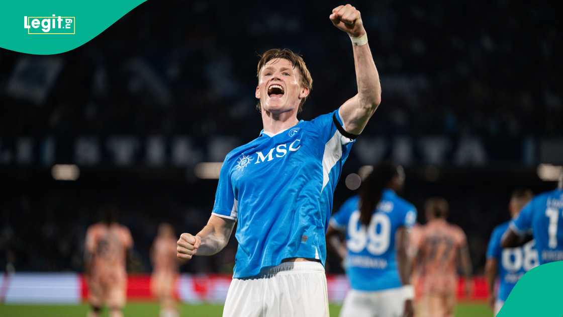 Napoli, Scott McTominay, Cam Reading. Napoli, Scott McTominay, Cam Reading.