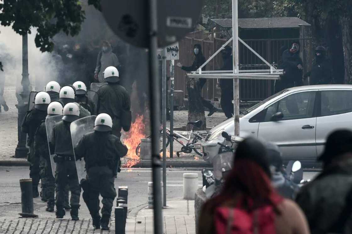 Hooded youths in Athens and Thessaloniki threw firebombs at police