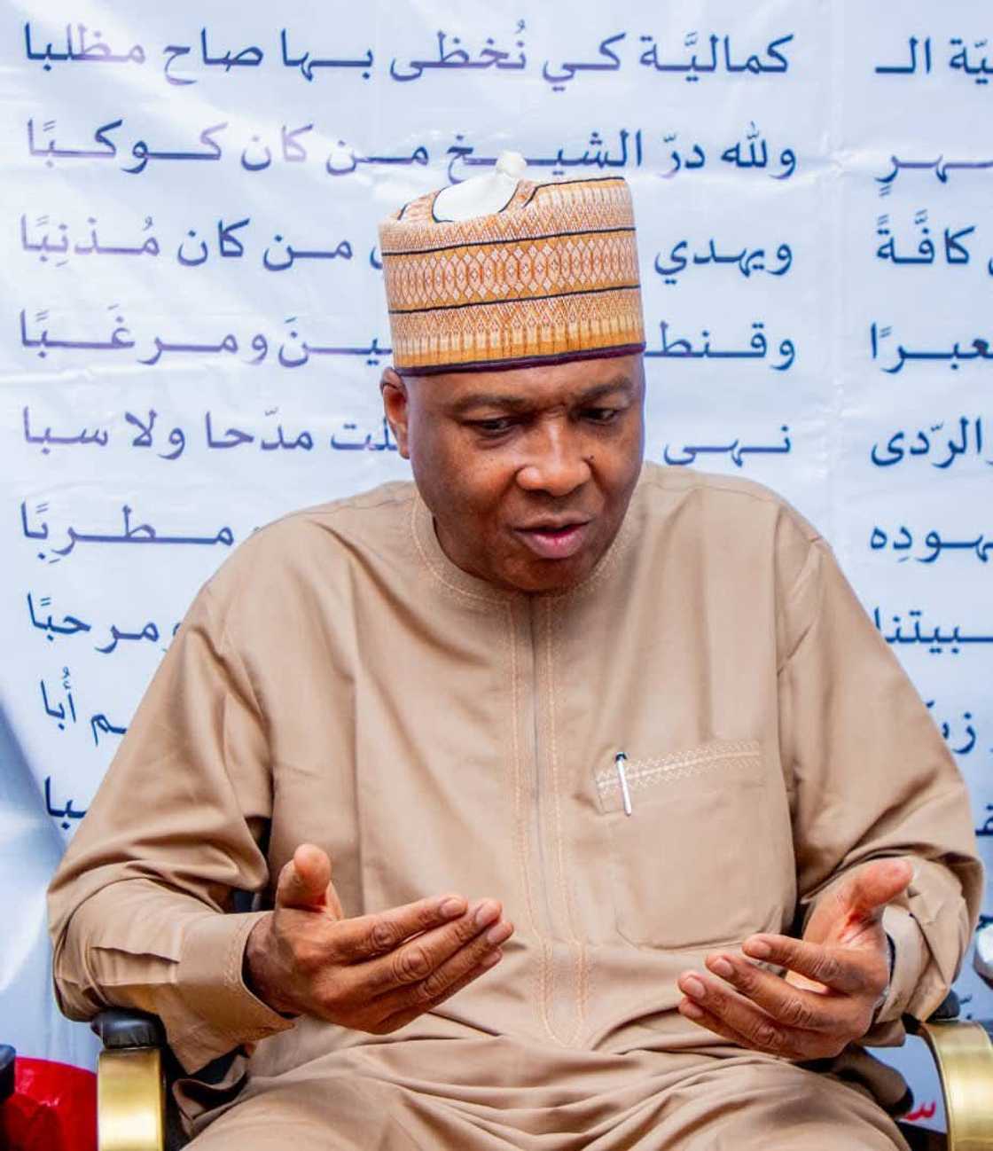 Saraki ya wanke Tinubu Saraki ya wanke Tinubu