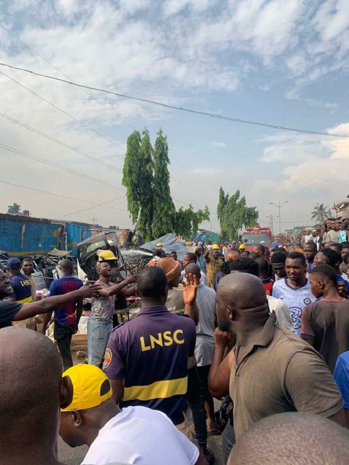 Labari da duminsa: Fashewar butalin iskar gas ta jawo tashin hankali a Legas, ana fargabar wasu sun mutu Labari da duminsa: Fashewar butalin iskar gas ta jawo tashin hankali a Legas, ana fargabar wasu sun mutu