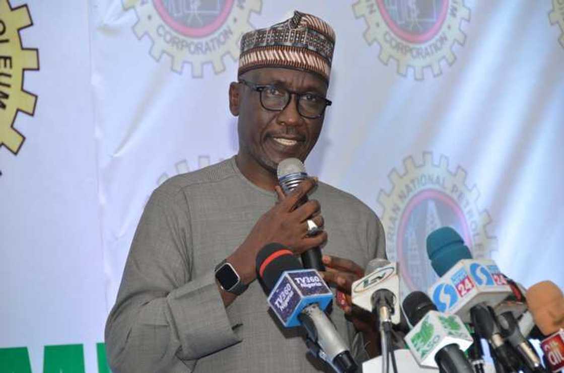 NNPC buys Oando filling stations NNPC buys Oando filling stations
