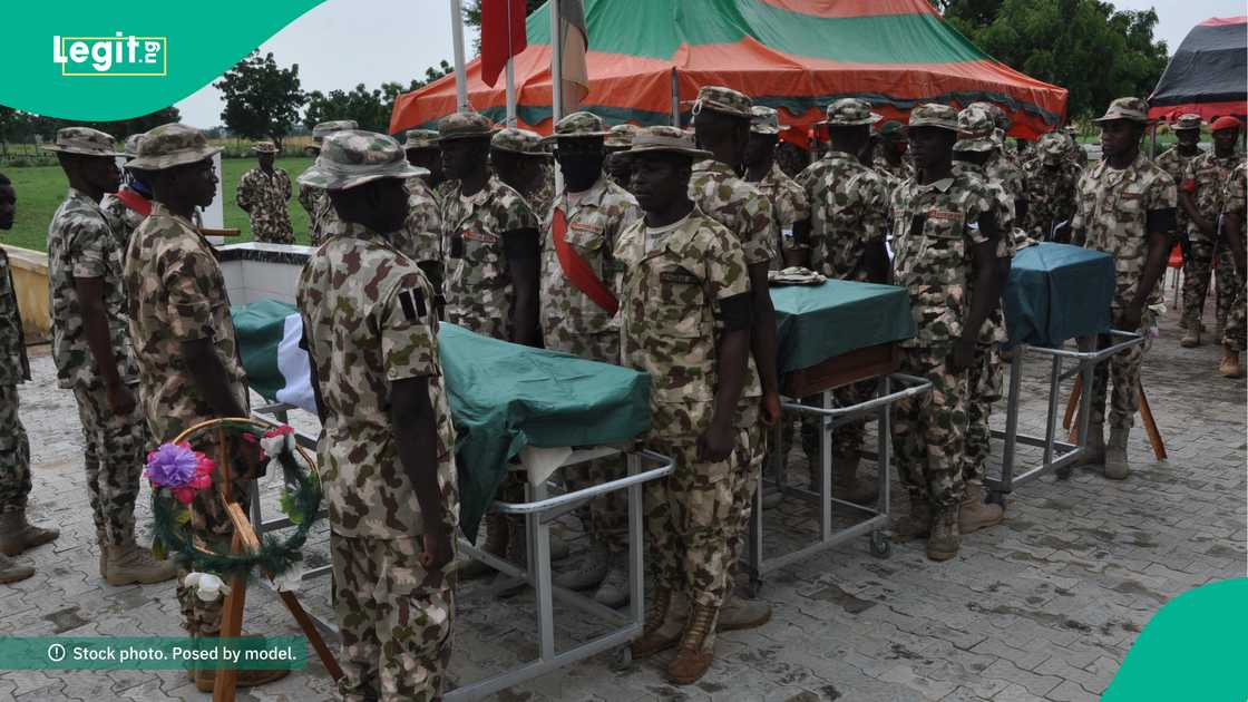 Fiye da manyan jami'an sojojin Najeriya ne aka kashe a bakin daga daga 2016 zuwa 2026 Fiye da manyan jami'an sojojin Najeriya ne aka kashe a bakin daga daga 2016 zuwa 2026