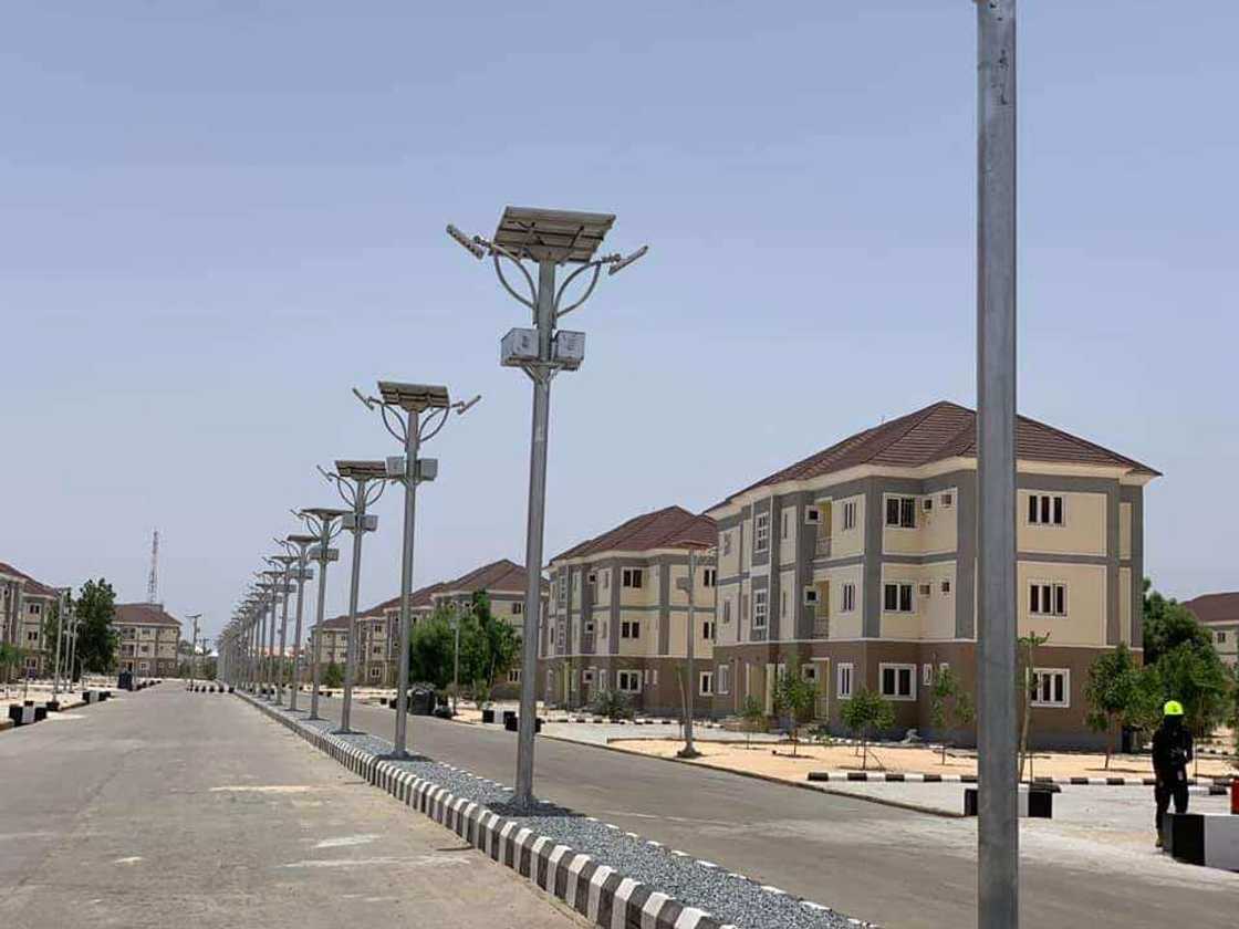 Shugaba Muhammadu Buhari ya bude Makaranta da gidaje a Jihar Borno Shugaba Muhammadu Buhari ya bude Makaranta da gidaje a Jihar Borno