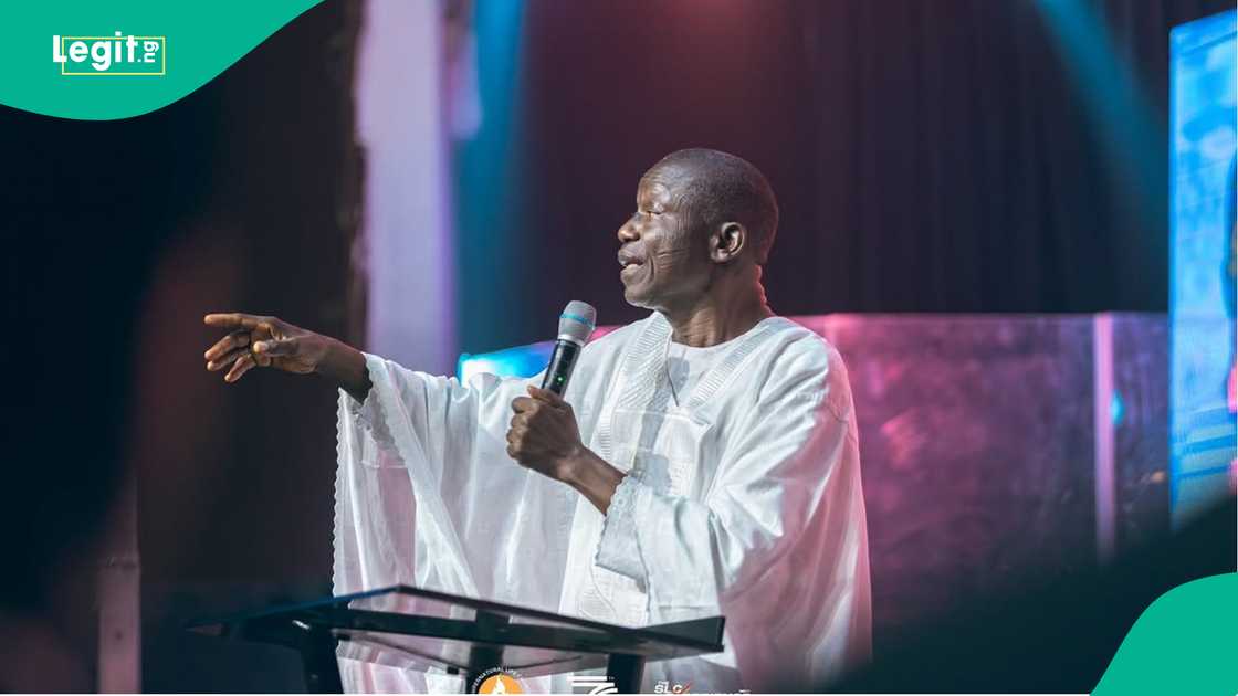 Arrival of Bishop Wale Oke at event sparks reactions, video trends
