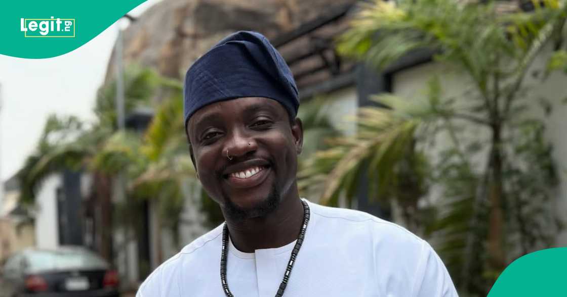 Controversial singer Portable resumes dragging social media critic Martins Otse, aka VDM, to filth. Controversial singer Portable resumes dragging social media critic Martins Otse, aka VDM, to filth.