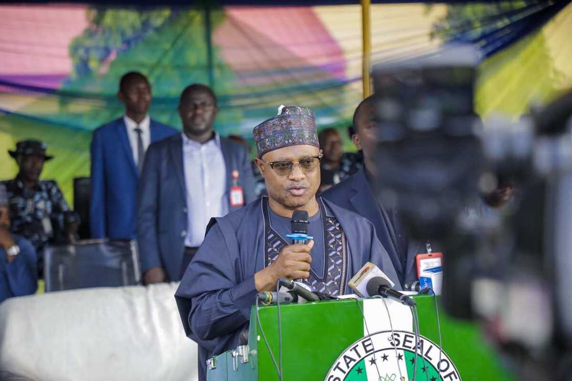 Gwamna Uba Sani ya ba yan sanda sabon umarni Gwamna Uba Sani ya ba yan sanda sabon umarni