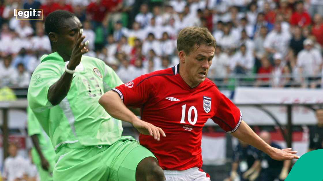 Nigeria, Femi Opabunmi, Michael Owen, England, 2002 FIFA World Cup. Nigeria, Femi Opabunmi, Michael Owen, England, 2002 FIFA World Cup.