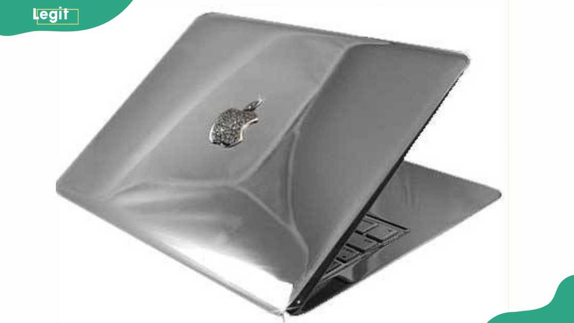 MacBook Air Supreme