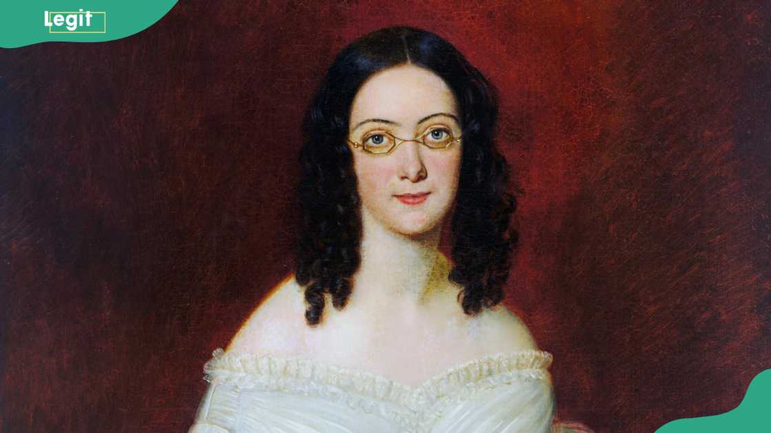 Cascading curls with natural volume Cascading curls with natural volume