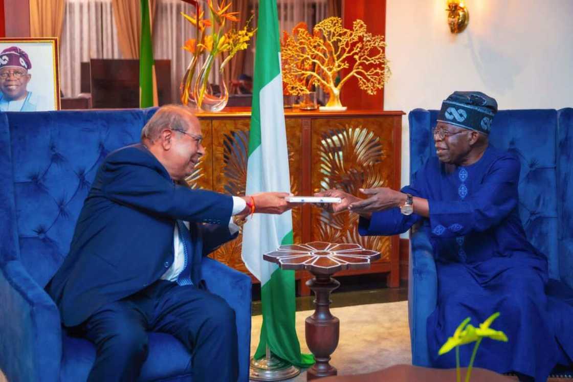 Shugaba Tinubu ya gana da Attajiri a India. Shugaba Tinubu ya gana da Attajiri a India.