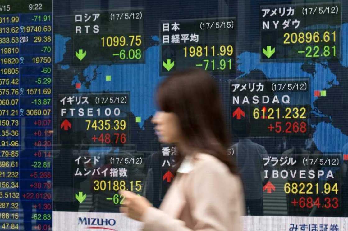 Women in Japan have high levels of education but very few hold senior positions in the business world and politics Women in Japan have high levels of education but very few hold senior positions in the business world and politics