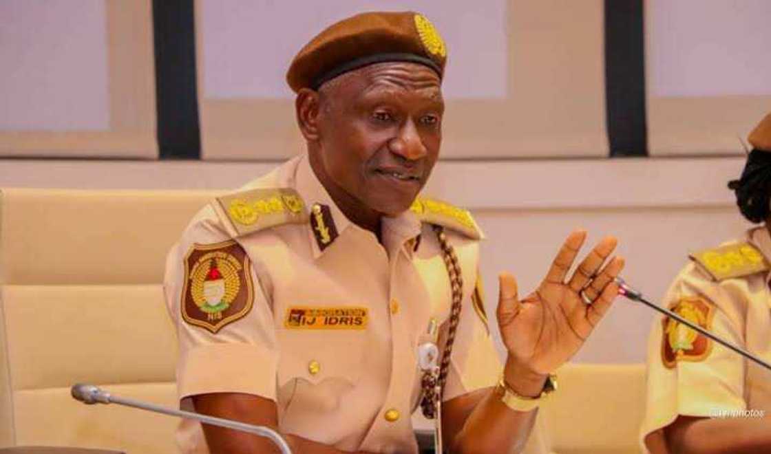 FG ta Umarci Isah Jere ya yi ritaya FG ta Umarci Isah Jere ya yi ritaya