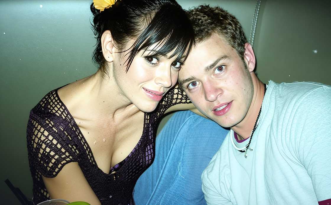 Alyssa Milano and Justin Timberlake hold each other in an embrace Alyssa Milano and Justin Timberlake hold each other in an embrace
