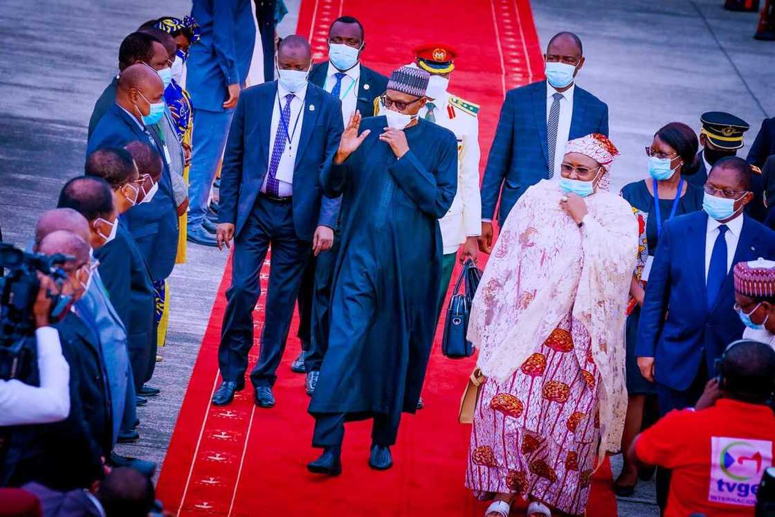 Hotuna: Buhari tare da uwargidansa sun dawo Najeriya daga taron da suka halarta a Malabo