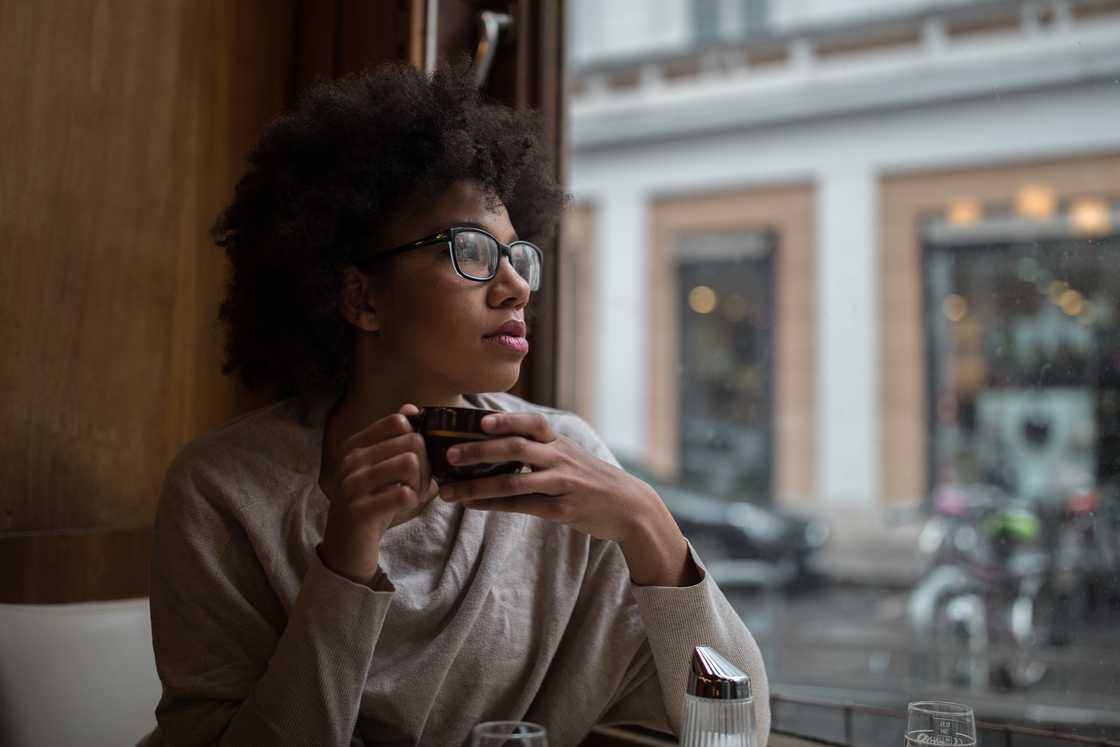A sad lady at a cafe