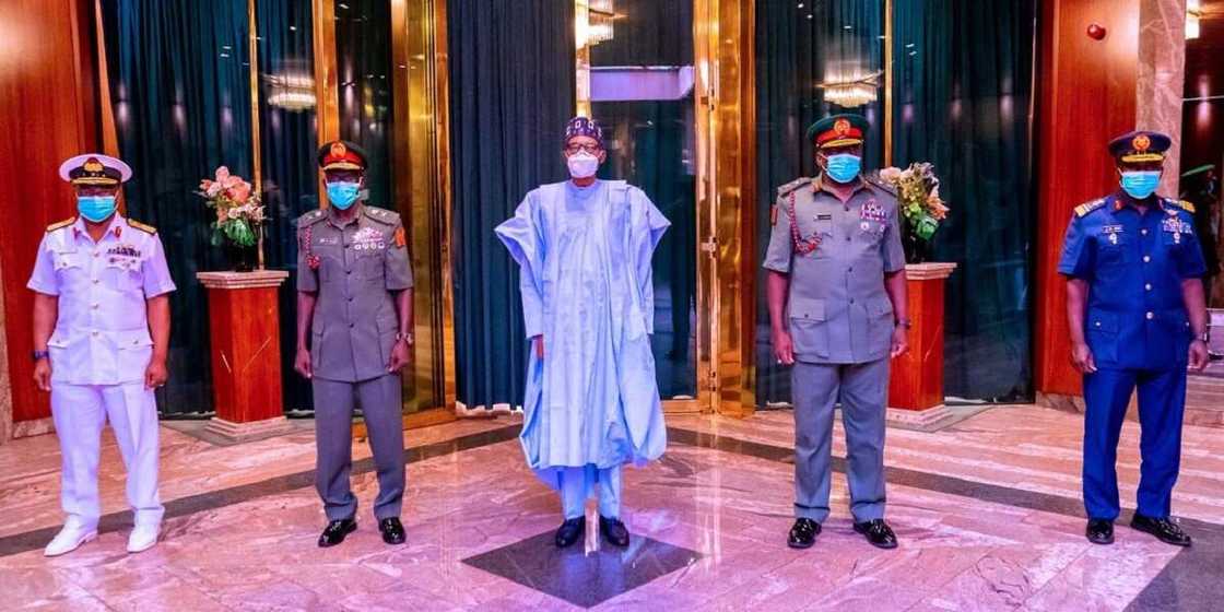 Da duminsa: Buhari ya mika bukatar tabbatar da sabbin hafsoshin tsaro ga majalisa Da duminsa: Buhari ya mika bukatar tabbatar da sabbin hafsoshin tsaro ga majalisa