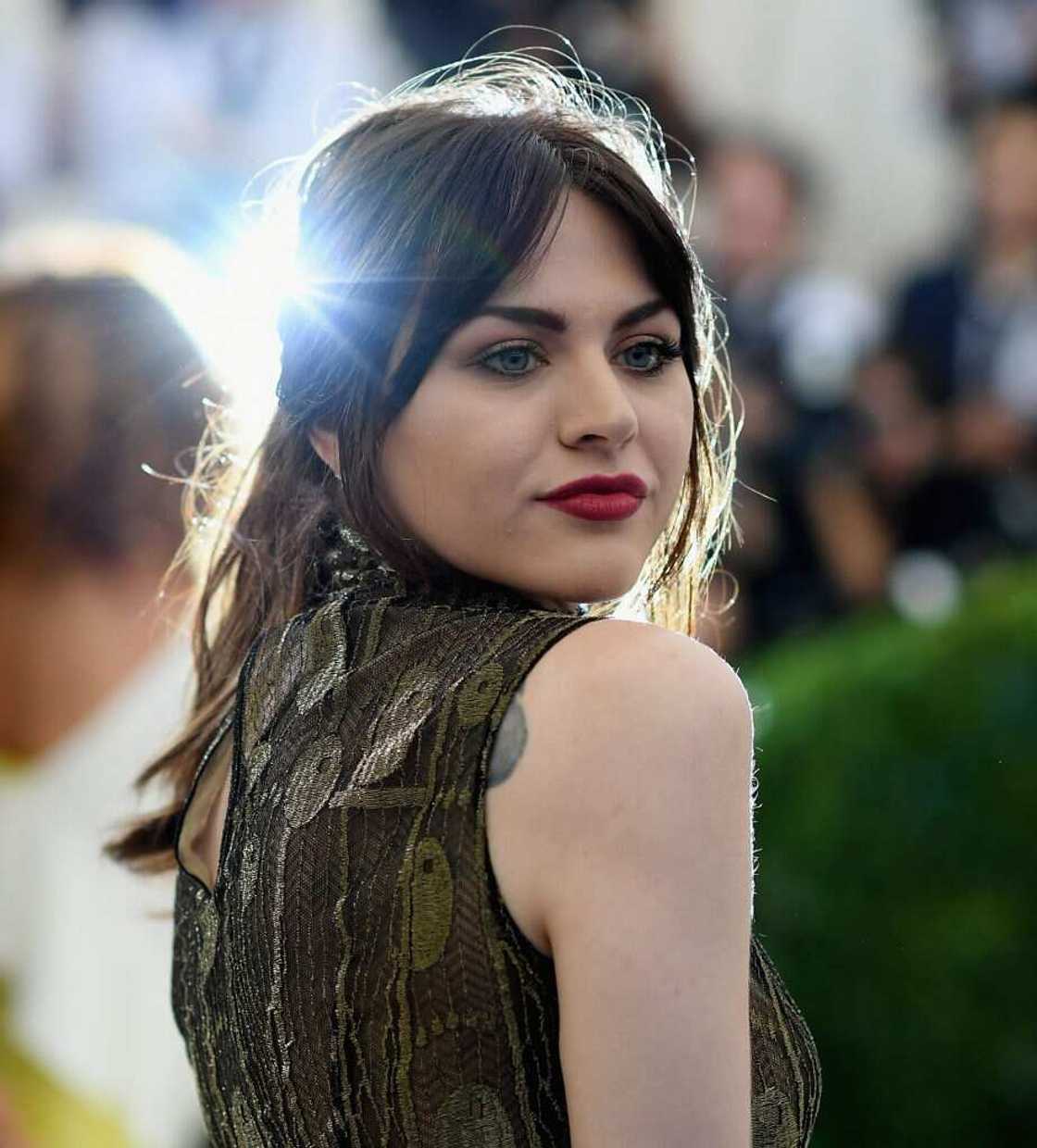 La vie de Frances Bean Cobain, fille de Kurt Cobain et Courtney Love La vie de Frances Bean Cobain, fille de Kurt Cobain et Courtney Love