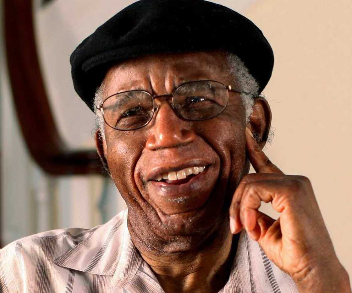 Chinua Achebe Chinua Achebe