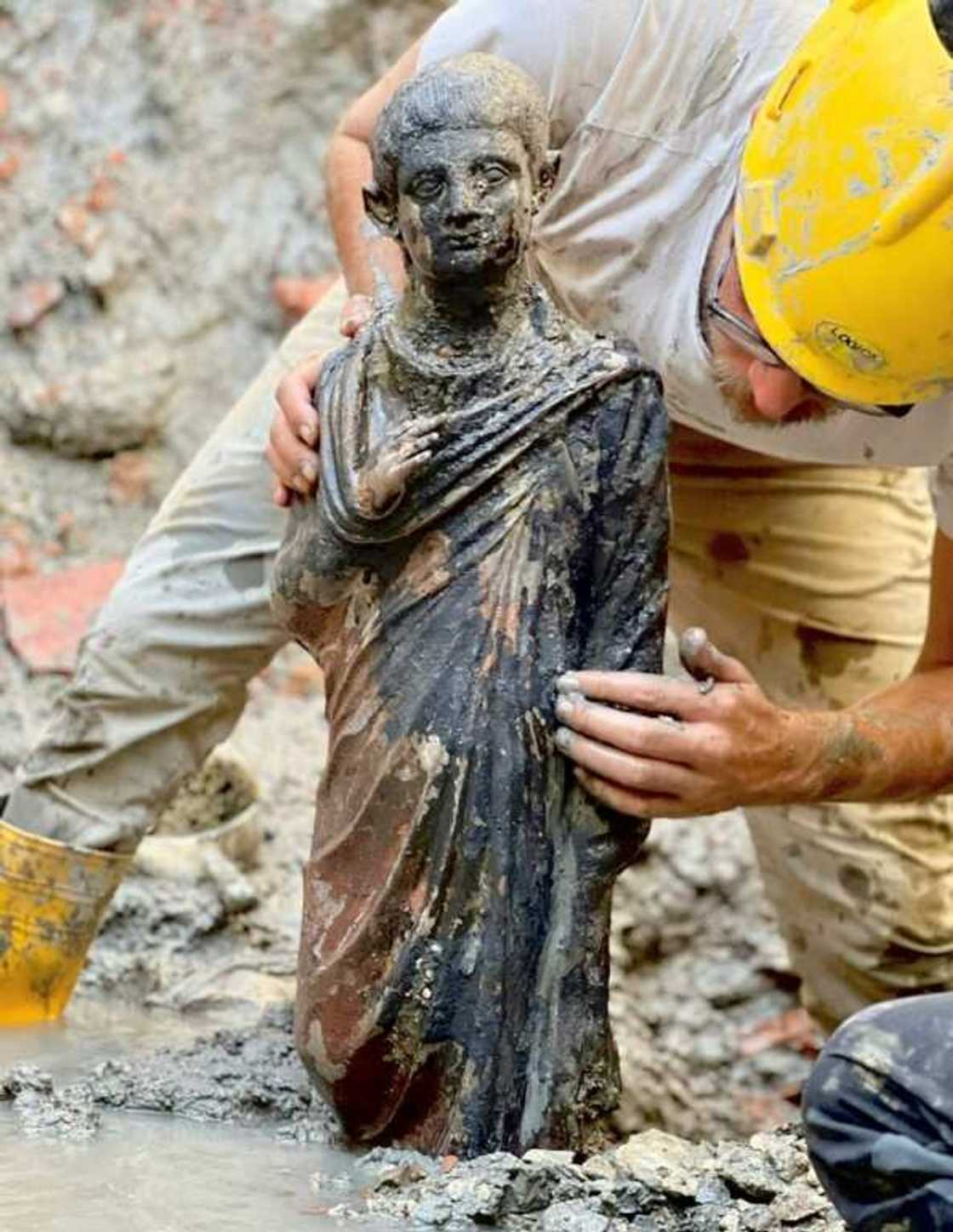 The bronzes are nearly perfectly preserved in the mud of hot water springs The bronzes are nearly perfectly preserved in the mud of hot water springs