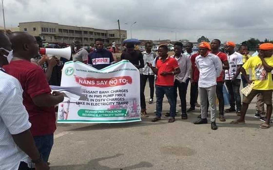 Another protest rocks Osun state over electricity, petrol hike Another protest rocks Osun state over electricity, petrol hike