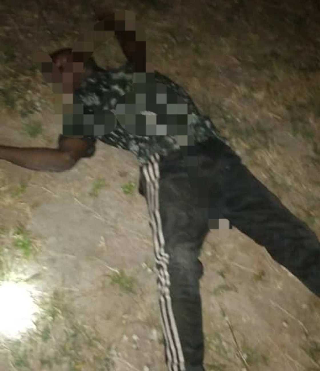 Dakarun soji sun halaka 'yan bindiga, sun samo miyagun makamai a Benue (Hotuna) Dakarun soji sun halaka 'yan bindiga, sun samo miyagun makamai a Benue (Hotuna)