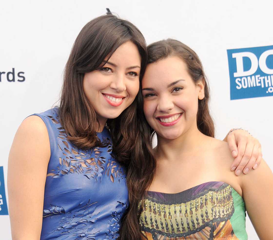 Actress Aubrey Plaza (R) and sister Renee posing for a photo at a public event Actress Aubrey Plaza (R) and sister Renee posing for a photo at a public event