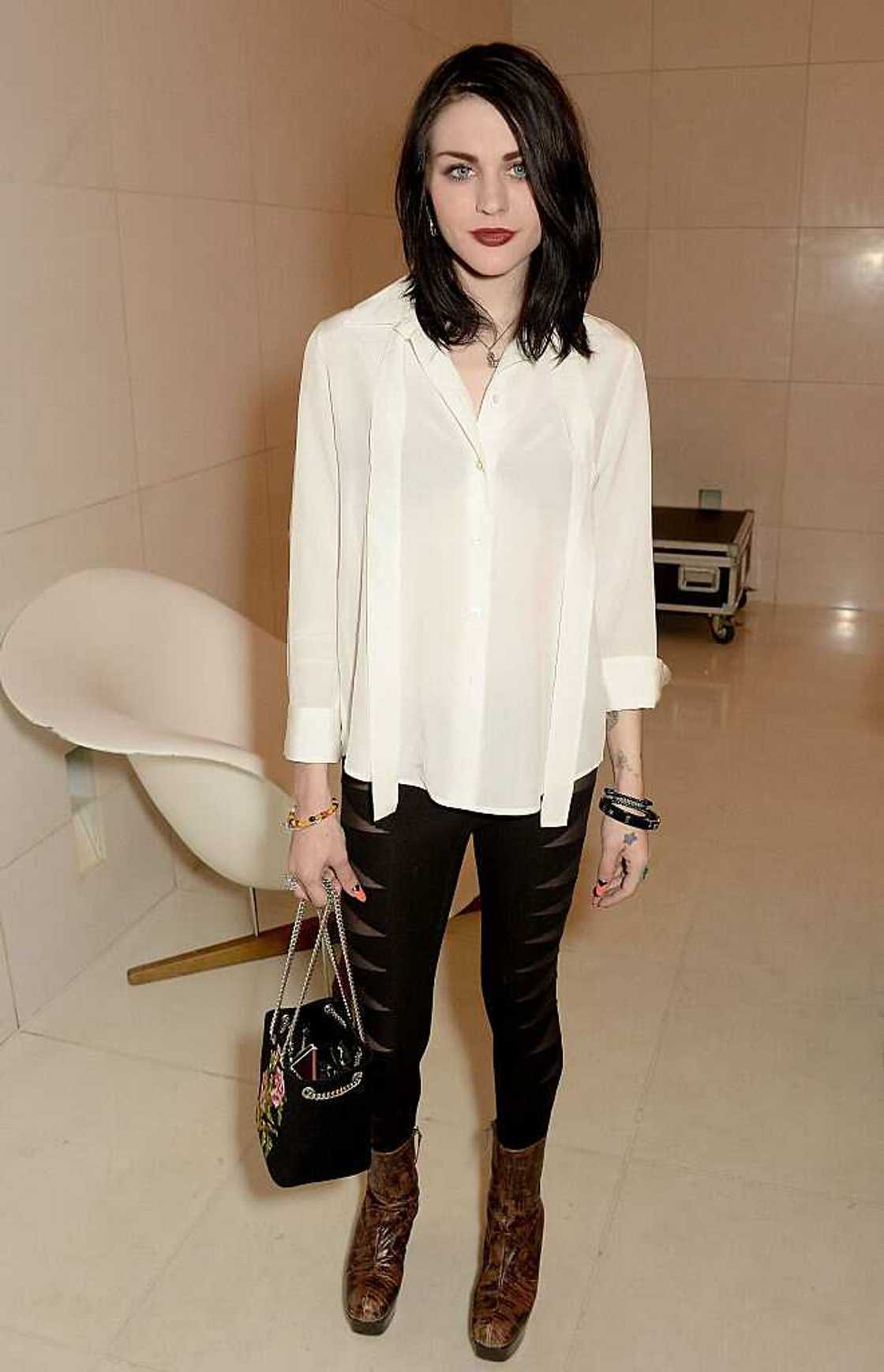 La vie de Frances Bean Cobain, fille de Kurt Cobain et Courtney Love La vie de Frances Bean Cobain, fille de Kurt Cobain et Courtney Love