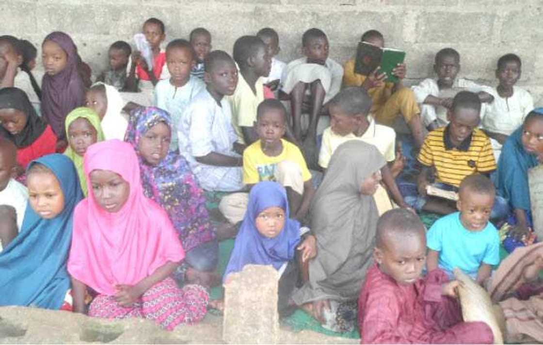 Malamin Islamiyyan da ya yi wa Dalibi dukan da ya yi doguwar suma, ya shiga hannun ‘Yan Sanda Malamin Islamiyyan da ya yi wa Dalibi dukan da ya yi doguwar suma, ya shiga hannun ‘Yan Sanda