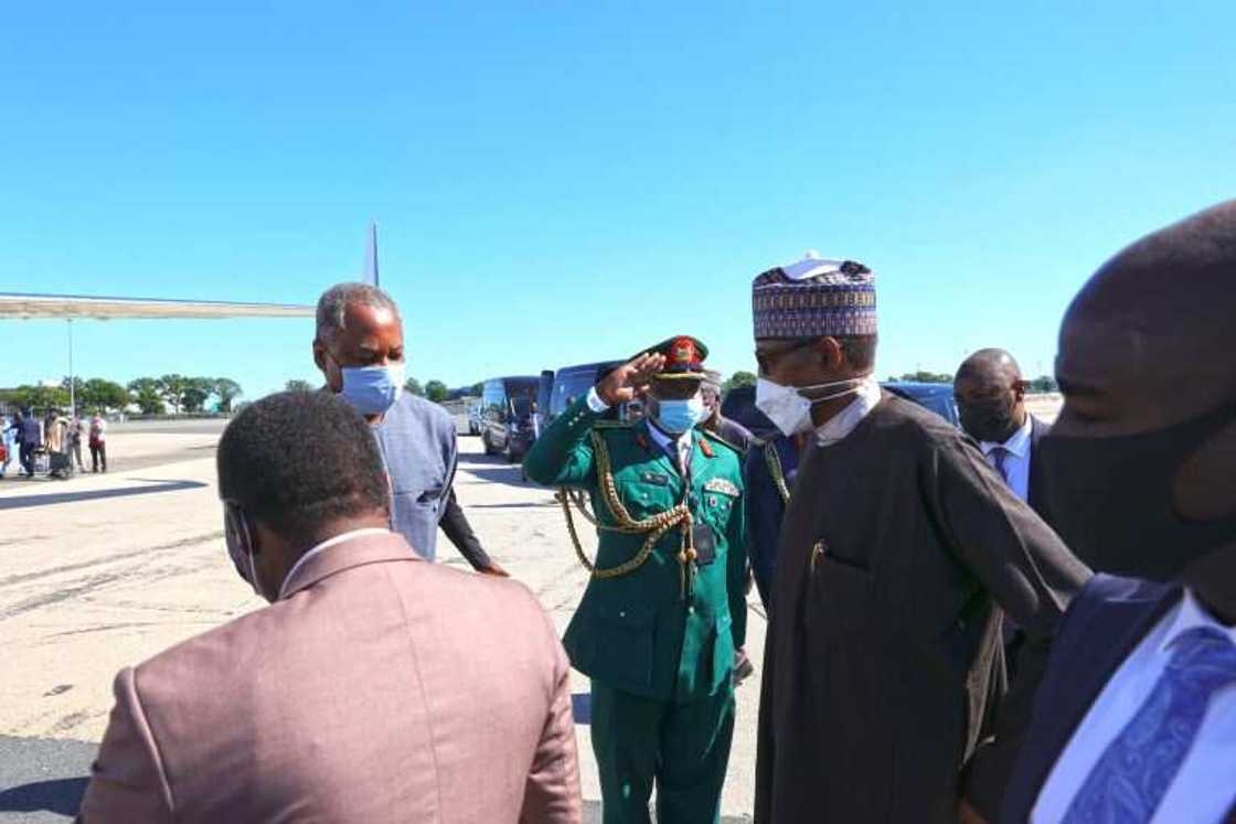 Hotunan dawowar Buhari daga US, ya taho da ayyuka na musamman daga UN Hotunan dawowar Buhari daga US, ya taho da ayyuka na musamman daga UN