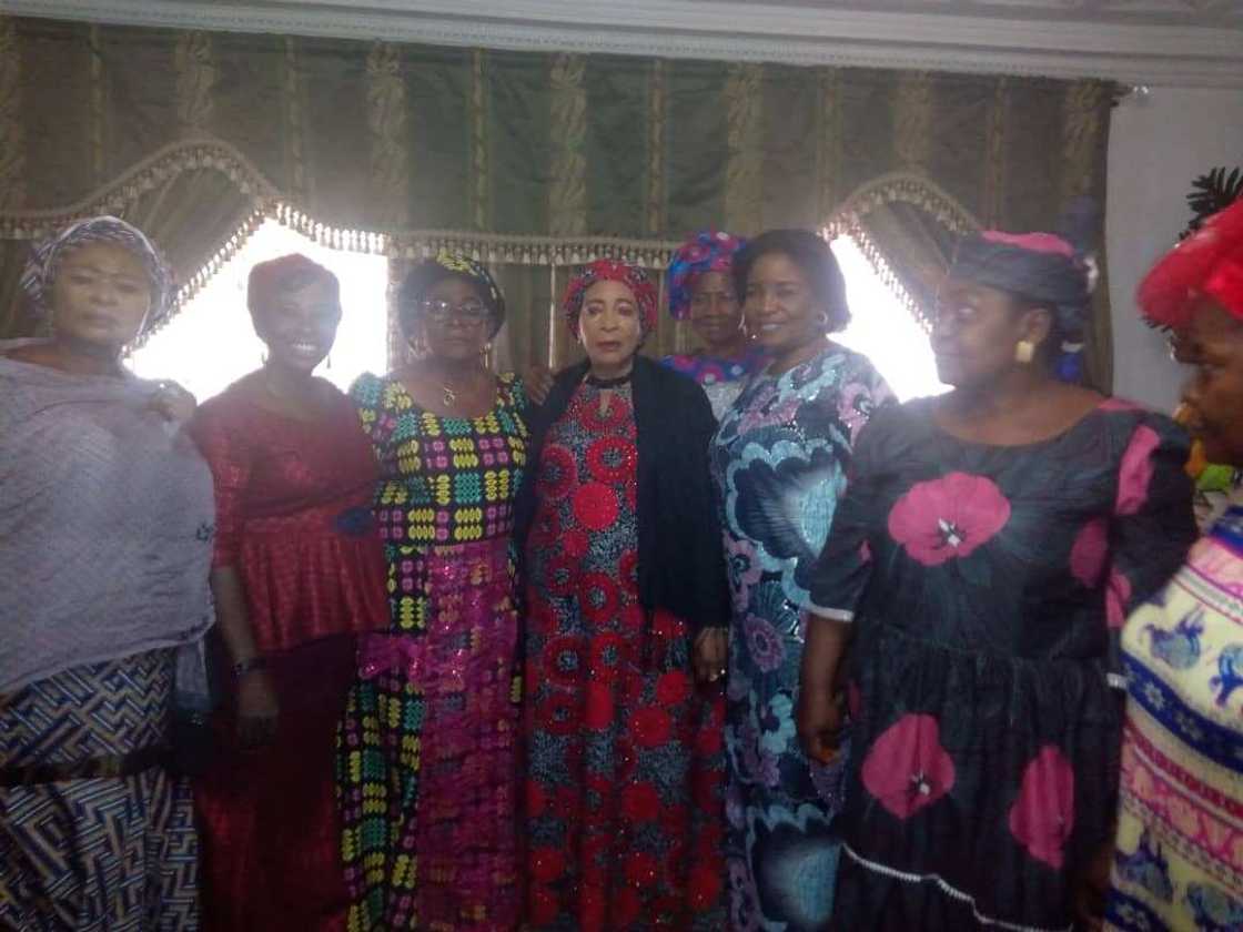 Atiku ba barawo bane, ba zai taba satar dukiyar Najeriya ba, a cewar matar sa Titi Atiku ba barawo bane, ba zai taba satar dukiyar Najeriya ba, a cewar matar sa Titi