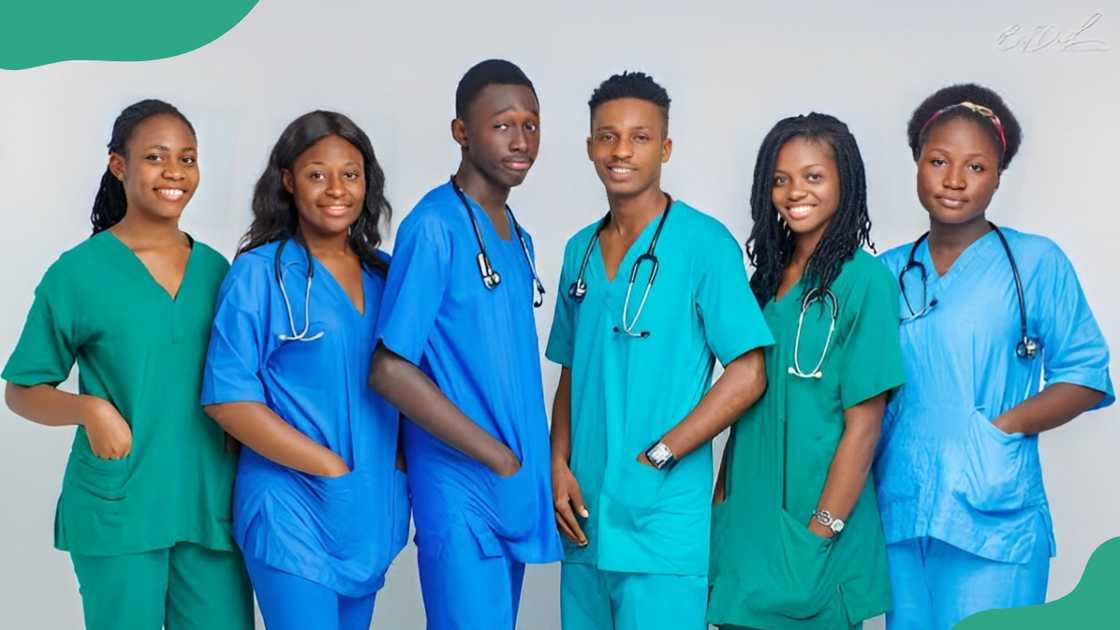 Emekuku School of Nursing students posing for a picture.