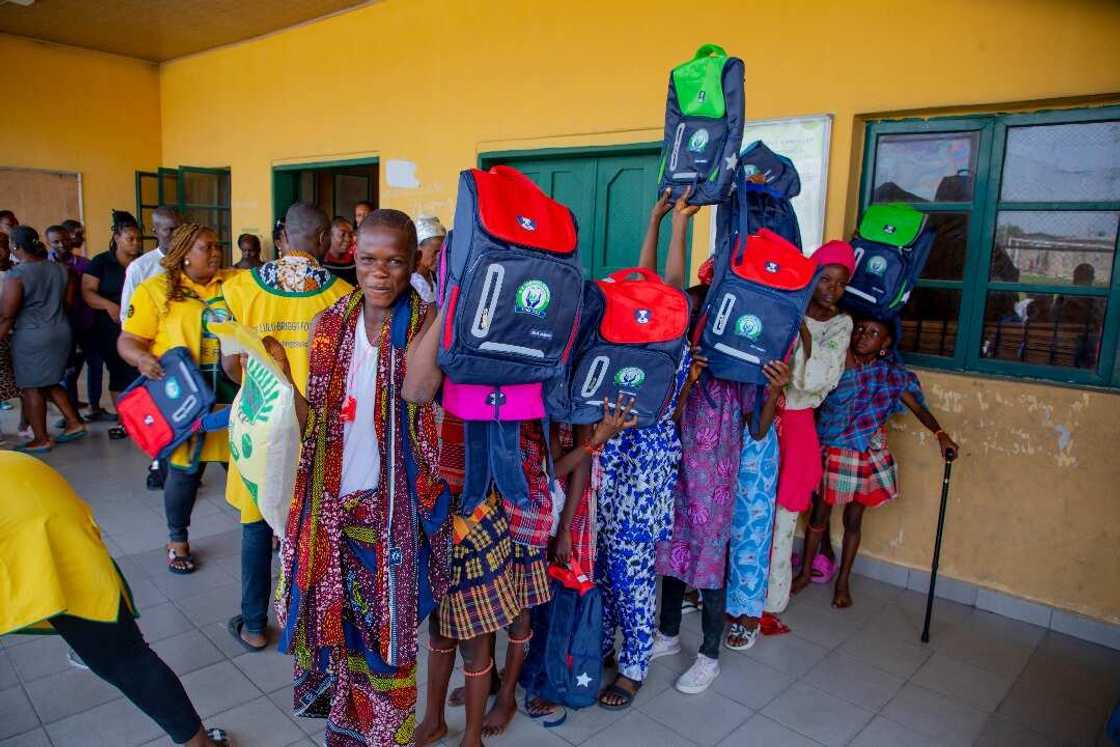 O.B. Lulu-Briggs Foundation Delights 3,000 Pupils, 800 Teachers at Christmas O.B. Lulu-Briggs Foundation Delights 3,000 Pupils, 800 Teachers at Christmas
