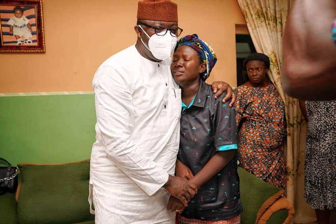 Fayemi pays condolence visit to wife of air force officer who died in Abuja plane crash Fayemi pays condolence visit to wife of air force officer who died in Abuja plane crash