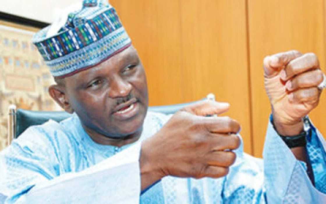 Manjo Hamza Al-Mustapha ya shawarci sabon shugaban hafsan soja kan yaki da ta'addanci Manjo Hamza Al-Mustapha ya shawarci sabon shugaban hafsan soja kan yaki da ta'addanci