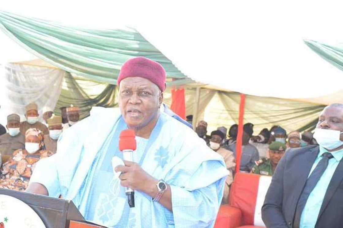 A kyalle yan Nigeria sun fara mallakar AK 47, Gwamna Ishaku A kyalle yan Nigeria sun fara mallakar AK 47, Gwamna Ishaku