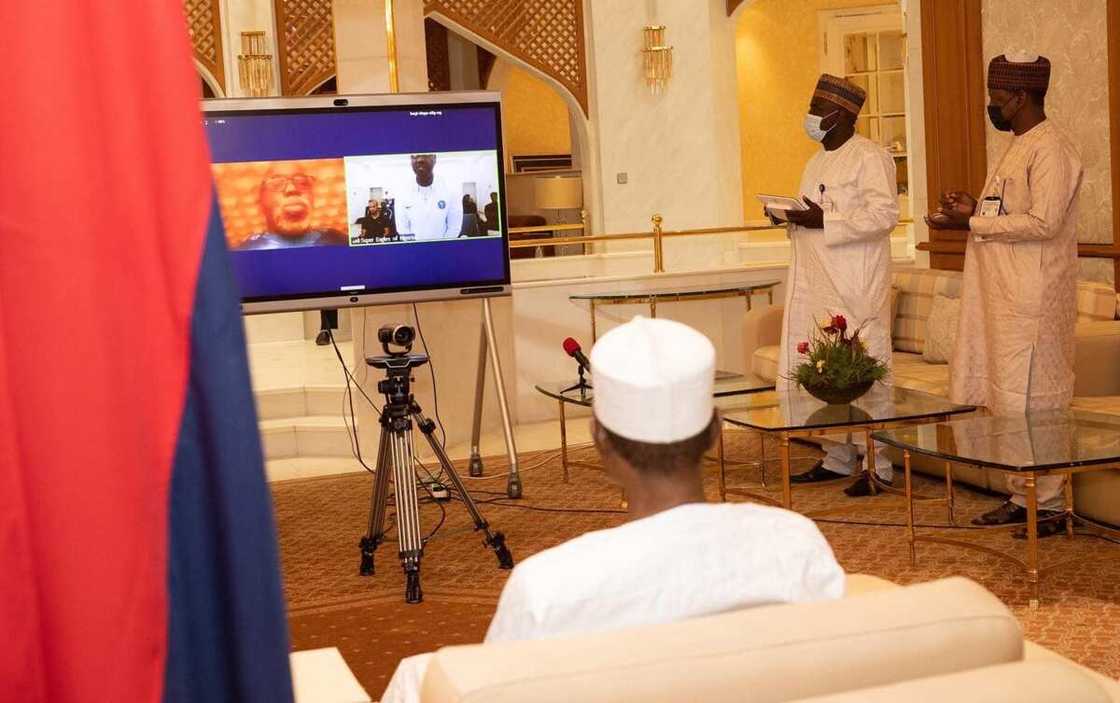 AFCON: Kai tsaye Buhari ya kira zakarun Super Eagles, ya kara musu karfin guiwa AFCON: Kai tsaye Buhari ya kira zakarun Super Eagles, ya kara musu karfin guiwa